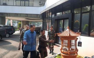 Hadiri Pemeriksaan di Kegajung, eks Mendag M Lutfi Irit Bicara - JPNN.com