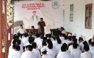 Santri Dukung Ganjar Gelar Pelatihan Public Speaking di Pekanbaru - JPNN.com
