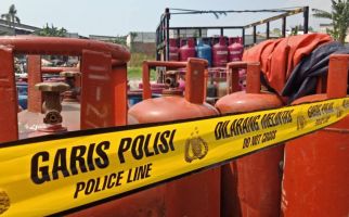Puluhan Tabung Gas Ditemukan di Lahan Kosong di Kalideres Jakbar - JPNN.com