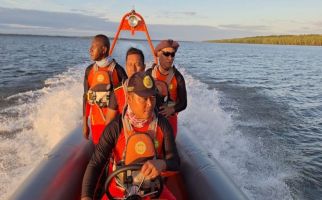 Perahu Terbalik di Muara Atsy, 1 Penumpang Masih Hilang, SAR Timika Bergerak - JPNN.com