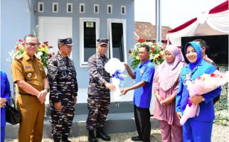 Masyarakat Lampung Antusias Ikuti Bakti Sosial TNI AL & KBN - JPNN.com