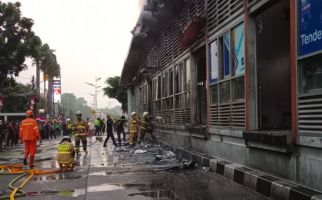 Halte TransJakarta Tendean Terbakar, Puslabfor Polri Olah TKP Besok - JPNN.com