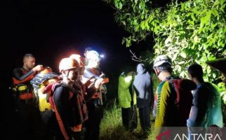 Penyelamatan 4 Anak Muda Terjebak di Sungai Berlangsung Dramatis - JPNN.com