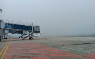 Kabut Tebal Mengganggu Penerbangan di Bandara SSK II Pekanbaru - JPNN.com
