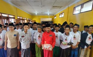 Rayakan Kemerdekaan RI, Gus-Gus Nusantara Ganjar Potong Kue & Doa Bersama di Tulungagung - JPNN.com