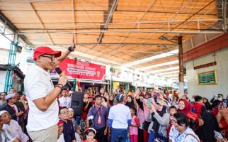 Rayakan HUT RI, Sandiaga Uno Beri Bantuan Modal Usaha kepada Disabilitas di Manggarai - JPNN.com