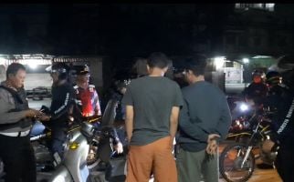 Gerombolan Pemuda Bawa Sajam Hendak Tawuran Papasan Patroli, Begini Akibatnya - JPNN.com