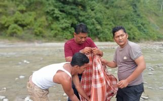 Mayat Bayi Laki-laki Ditemukan di Aliran Sungai, Diduga Sengaja Dibuang - JPNN.com