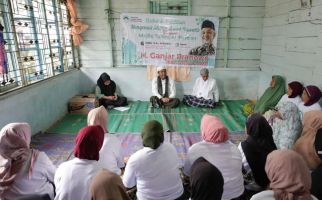 Tuan Guru Sahabat Ganjar Ajarkan Salat Rawatib Kepada Ibu-ibu di Sumut - JPNN.com