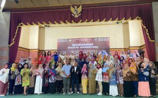 Bantu Ekonomi Keluarga, Ibu-Ibu DWP Kota Bekasi Belajar Digital Marketing dengan AI - JPNN.com