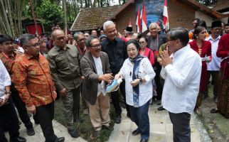 Megawati Menangis Bahagia Saat Meresmikan Patung Soekarno di Sleman - JPNN.com