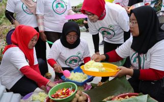 Santri Dukung Ganjar Gelar Festival Jajanan Nusantara Bareng Majelis Taklim Al-Firdaus - JPNN.com