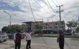 Kabel Semrawut di Pekanbaru Makan Korban, Dua Pelajar Dilarikan ke Rumah Sakit - JPNN.com