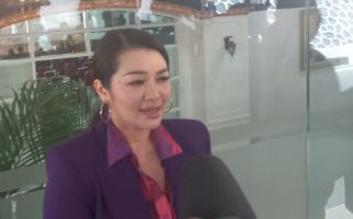 Dewi Perssik Sesumbar Soal Gaji Suami Rp 200 Juta, Fitri Carlina Ungkap Fakta Ini - JPNN.com