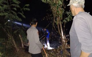 Polisi dan Warga di Pesisir Barat Kompak Padamkan Karhutla - JPNN.com