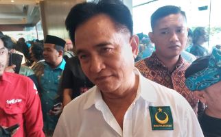 Yusril Siap Jadi Perisai Hukum Jokowi - JPNN.com