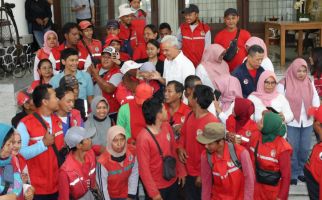 Ganjar Diserbu Penyapu Jalan Menjelang Akhir Masa Jabatan - JPNN.com