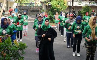 Bantu Ringankan Ekonomi Masyarakat, Relawan Sintawati Gelar Tebus Murah Sembako di Jakarta Selatan - JPNN.com