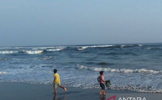 Isi Liburan Sekolah, Wisatawan Diimbau Tak Beraktivitas di Pantai Selatan, Bahaya - JPNN.com