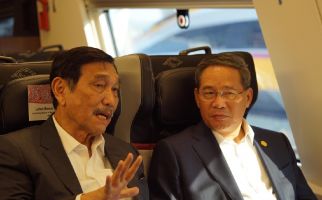 Menko Luhut & PM China Jajal Kereta Cepat, Kelistrikan Lancar, Halim ke Karawang 15 Menit - JPNN.com