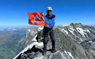 Kisah Pendaki Indonesia Menaklukkan Puncak Eiger di Tengah Cuaca Ekstrem - JPNN.com