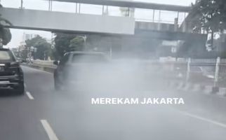 Parah, Mobil Dinas DKI Jakarta Keluarkan Asap Mengepul, Sopir Kena Sanksi - JPNN.com
