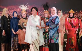 Aktif Kembangkan Kemampuan Wirausaha Perempuan, Pengusaha Asal Indonesia ini Raih AWEN Awards - JPNN.com
