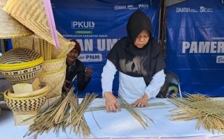 PNM Dampingi Nasabah di Garut hingga Sukses Merintis Usaha Anyaman Bambu - JPNN.com
