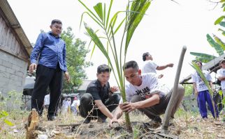 Wong Kito Ganjar Beberkan Manfaat Berkebun & Beri Pelatihan Pembibitan Kelapa Hibrida di Desa Bakung - JPNN.com