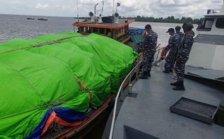 56 Ton Pakaian Bekas dari Malaysia Diamankan di Rohil, Nih Penampakannya - JPNN.com