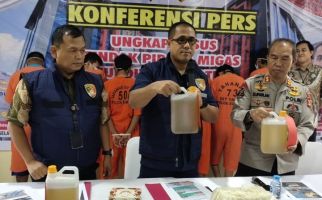 Polda Sumsel Gagalkan Penyelundupan 81 Ton BBM Ilegal - JPNN.com