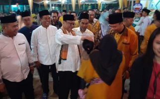 OSO Memotivasi Para Santri Pondok Pesantren Bahrul Ulum Muliasari di Banyuasin - JPNN.com