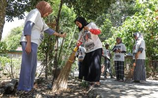 Sukarelawan Petebu Ganjar Bersihkan Sungai dan Jalan Umum di Bulukumba - JPNN.com