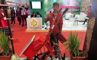 Pameran Pangan Plus 2023 PDIP: Petani Asal Bali Memamerkan Traktor Tenaga Surya yang Multifungsi - JPNN.com