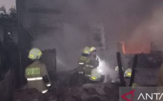 Kawasan Padat Penduduk di Kemayoran Kebakaran, 32 Unit Pemadam Dikerahkan - JPNN.com