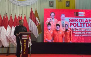 Tutup Sekolah Politik Hanura Jatim, OSO: Semua Kader Harus Punya Semangat Membela Rakyat Kecil - JPNN.com