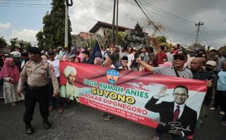 Capres Anies Dicegat Ratusan Simpatisan dan Spanduk Diponegoro di Kebumen - JPNN.com