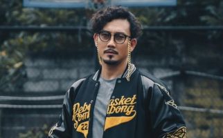 Jadi Ganteng Tanpa Ribet, Denny Sumargo Kenalkan Brand Lokal SOMBONG yang Hadir Eksklusif di Shopee - JPNN.com