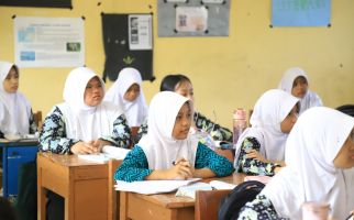 Sekolah hingga Pelayanan Publik Kota Tangerang Kompak Kenakan Batik di HBN - JPNN.com