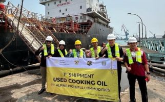 Manfaatkan Fasilitas Bea Cukai, Perusahaan Ini Ekspor Used Cooking Oil ke Malaysia - JPNN.com