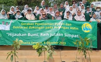 Dukung Pasangan AMIN, Emak-Emak Aktivis Gelar Gerakan Penanaman Pohon - JPNN.com