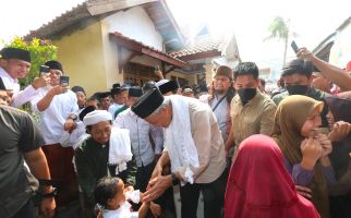 Ganjar Kunjungi Pesantren, Santriwati Titip Salam untuk Mas Alam Ganteng - JPNN.com