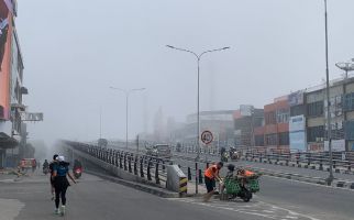 Kabut Asap Gara-gara Karhutla di Riau Makin Parah, Disdik Keluarkan Edaran Belajar Daring - JPNN.com