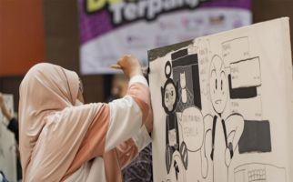 Kolaborasi Ratusan Mahasiswa dan Dosen Membuat Doodle Art Terpanjang, Raih Rekor MURI - JPNN.com