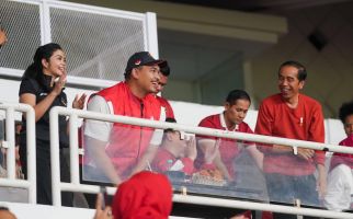 Lihat Ekspresi Jokowi dan Menpora Dito saat Menyaksikan Kemenangan Indonesia Atas Brunei - JPNN.com