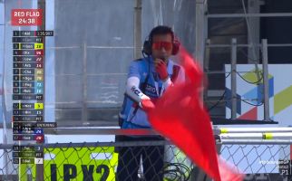 Bendera Merah Berkibar di Sirkuit Mandalika, 2 Pemimpin Klasemen Kecelakaan - JPNN.com