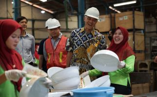 Kunjungi Perusahaan di Surabaya, Ganjar Berdiskusi Kemudahan Investasi dan Kemajuan Industri - JPNN.com