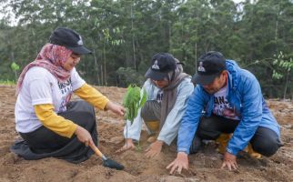 Warga Bandung Semangat Menanam Pohon Bareng Pandawa Ganjar di Pangalengan - JPNN.com