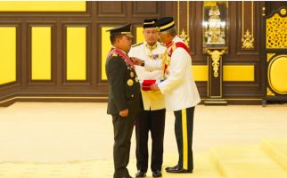 KSAD Jenderal Dudung Terima Darjah Kehormatan PGAT dari Kerajaan Malaysia - JPNN.com