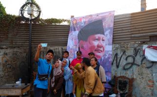 Baliho Ucapan Selamat Ulang Tahun Prabowo jadi Rebutan Swafoto - JPNN.com